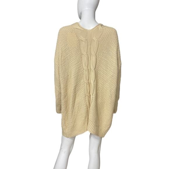 BLUSHING HEART Cardigan Knit Sweater
New - Picture 4 of 7